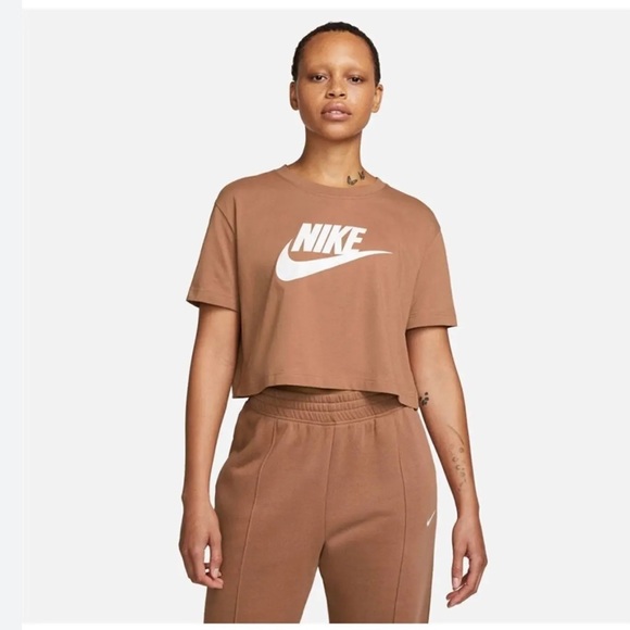 Nike Loose Fit Cropped Boxy Short Sleeve Tee Large - Picture 1 of 6